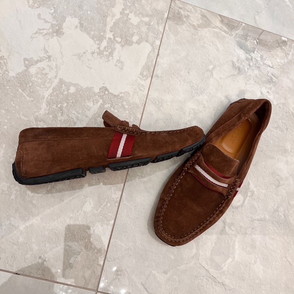 Bally Men's Pietro 102 Loafers 
Used With Box
Material: Suede
US 9/EU 10/US